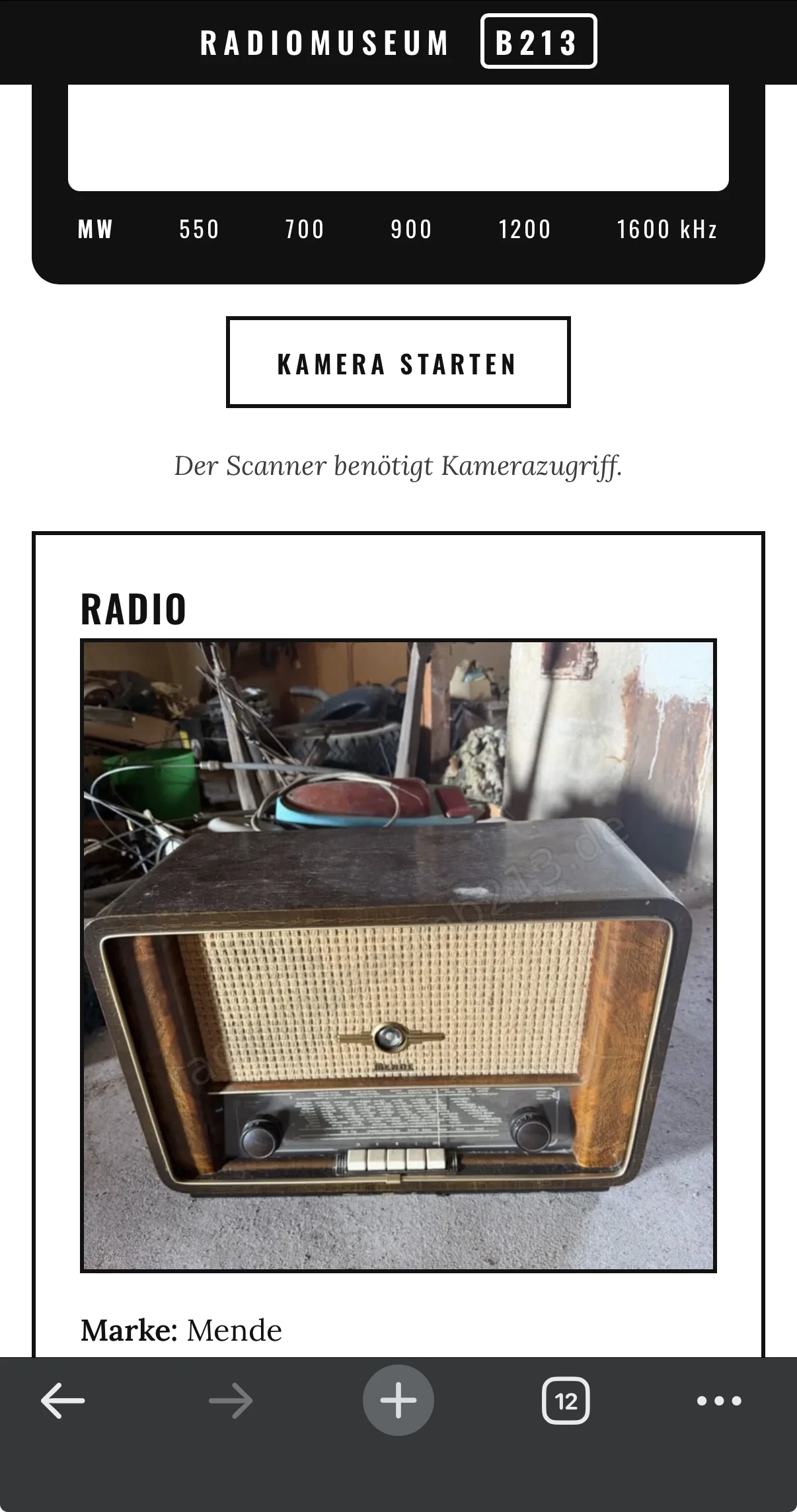 Geräteseite auf dem Handy nach dem Scan: Titelleiste „Radiomuseum B213“, Scan-Knopf und darunter das Radio mit Foto und Angabe „Marke: Mende“.